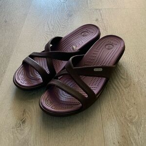 CROCS Lavender Holographic Patricia ll‎ Wedge Sandal